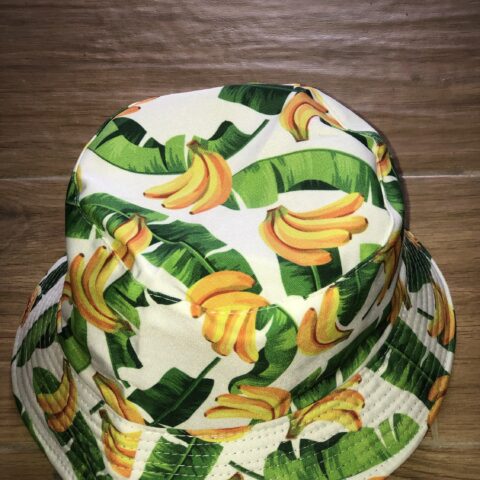 Sombrero de bananas y hojas